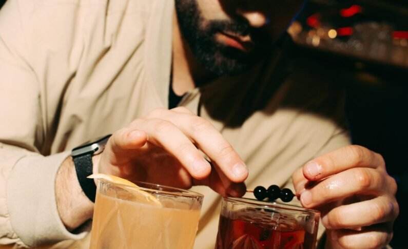 Encouraçado Butikin encerra ciclo de convidados do Negroni Day com Fabio Gonçalvez e Dj Rossato