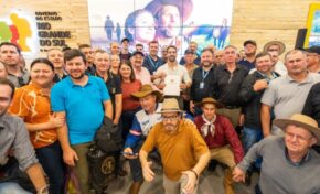 Na Expointer, Leite sanciona projetos de lei que valorizam símbolos culturais e produtivos do RS