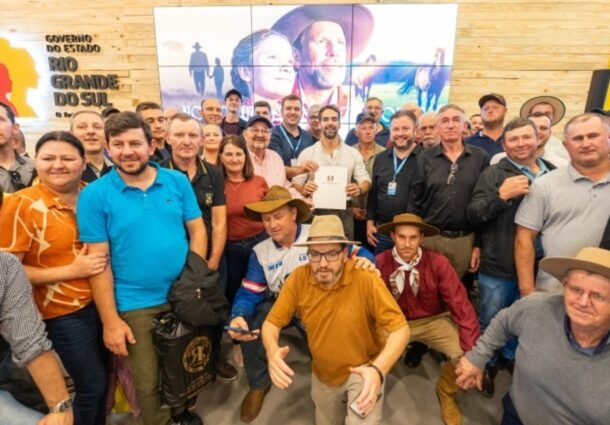Na Expointer, Leite sanciona projetos de lei que valorizam símbolos culturais e produtivos do RS