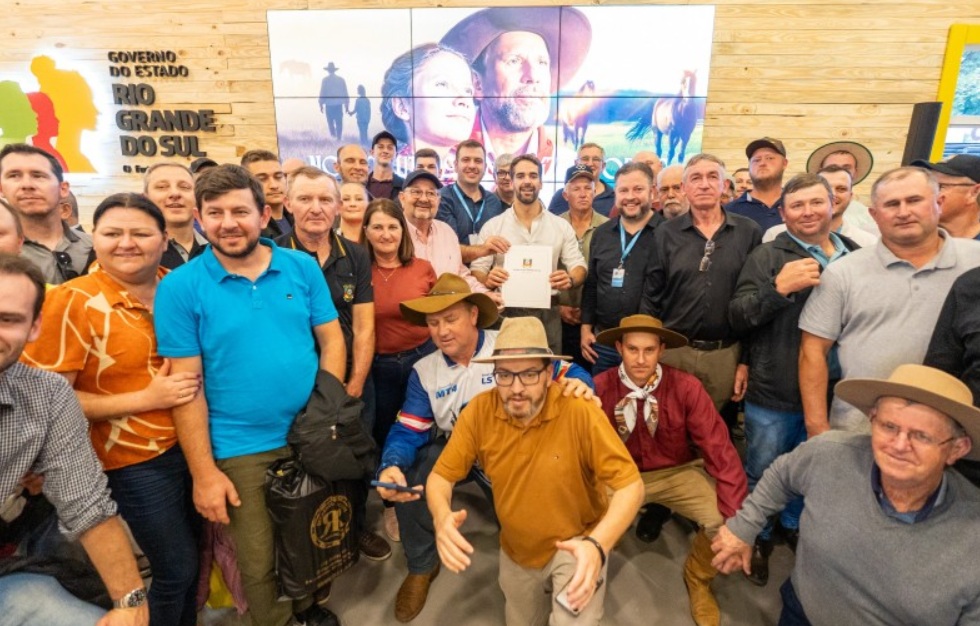 Na Expointer, Leite sanciona projetos de lei que valorizam símbolos culturais e produtivos do RS