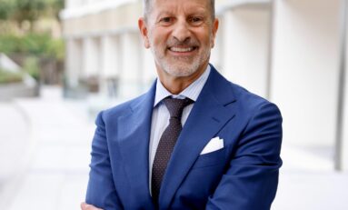 Ed Salvato, referência global em turismo LGBTQ+, estreia no Festuris 2025