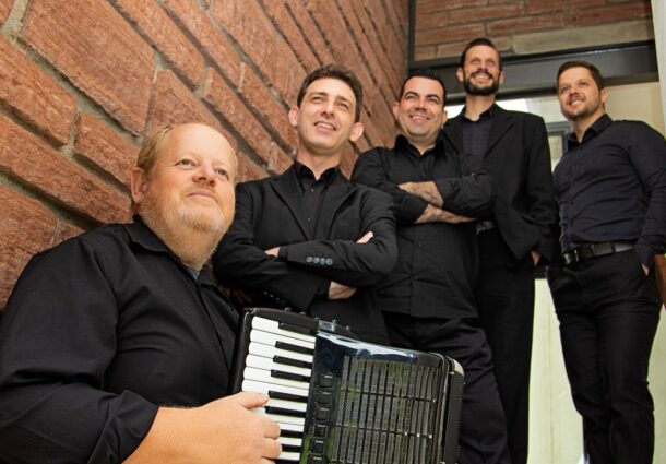 Quinteto Persch une seus acordeons para tocar obras de Strauss a Piazzolla em Porto Alegre