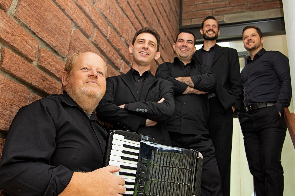 Quinteto Persch une seus acordeons para tocar obras de Strauss a Piazzolla em Porto Alegre