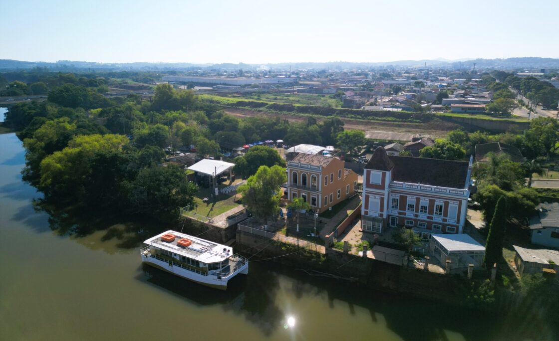 Sarau do Rio encerra o ano em clima de arte, música e celebração à beira do Sinos
