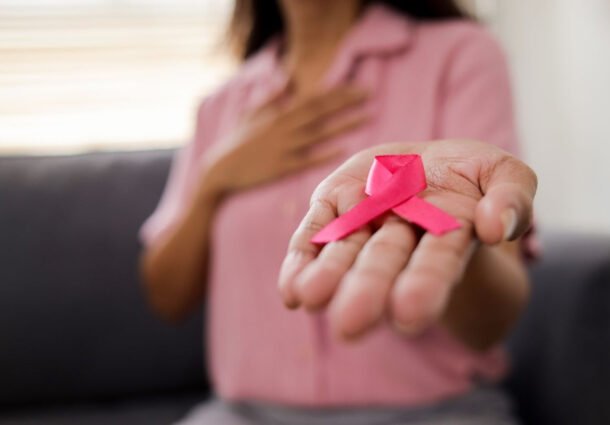 Outubro Rosa nas empresas: como apoiar a saúde integral da mulher no ambiente de trabalho?