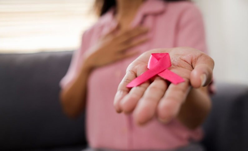 Outubro Rosa nas empresas: como apoiar a saúde integral da mulher no ambiente de trabalho?