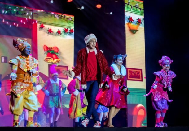 Chegada do Papai Noel abre temporada de Natal do BarraShoppingSul