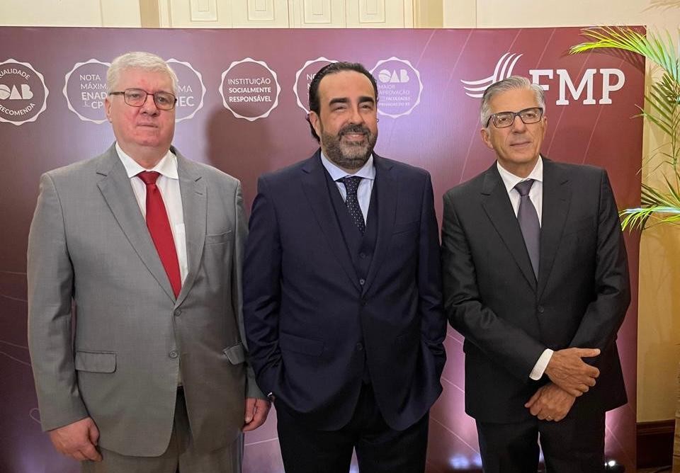 Luciano de Faria Brasil toma posse como presidente da FMP