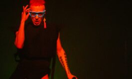 Repertório do show do cantor Madblush terá músicas autorais e de outros artistas famosos, como Ney Matogrosso, Elis Regina e Ritta Lee.