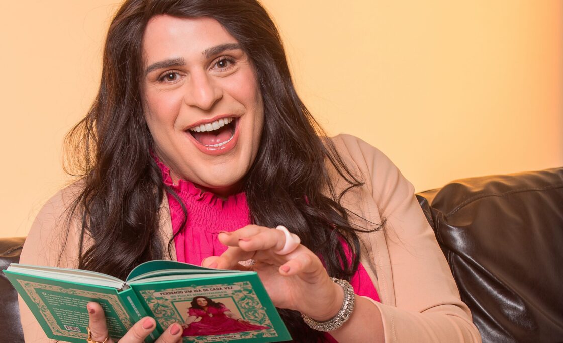 Dra. Rosângela chega ao Teatro do Sesc Alberto Bins com espetáculo “Como sobreviver a mais um Natal em família”