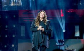 Ana Carolina celebra 25 anos de carreira com a tour “25 ANAS” em Porto Alegre