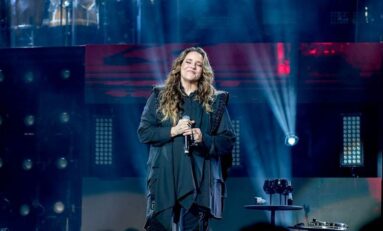 Ana Carolina celebra 25 anos de carreira com a tour “25 ANAS” em Porto Alegre