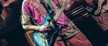 Porto Verão Alegre terá palco musical dedicado à brasilidade, com shows de Chico Brown, Thedy Corrêa, Paola Kirst e Kiai