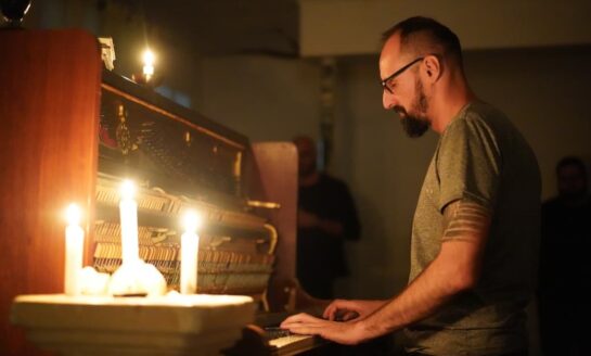 Newton Schner Jr. apresenta recital intimista de piano em Porto Alegre