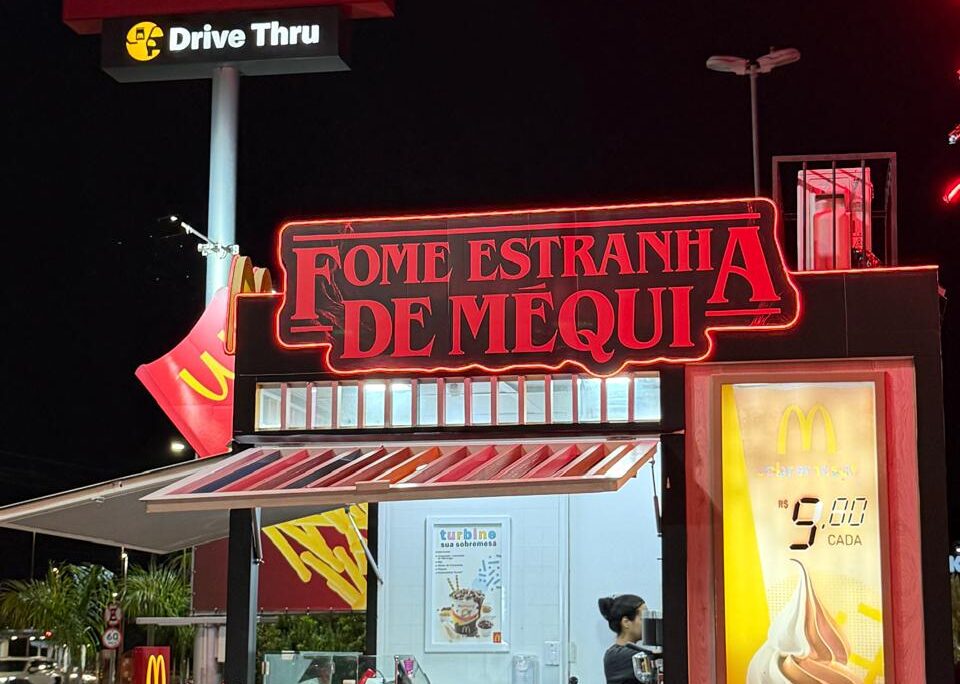 Sranger Things é tema da fachada do Méqui em Canoas