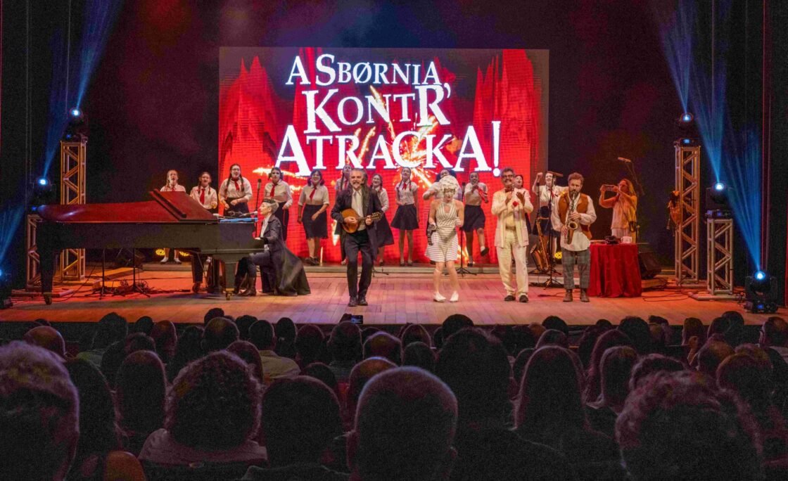 A Sbørnia Kontr`Atracka faz últimas apresentações no Teatro da AMRIGS em Porto Alegre