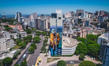Festival Olhe pra Cima promove pinturas de sete intervenções artísticas em Porto Alegre 