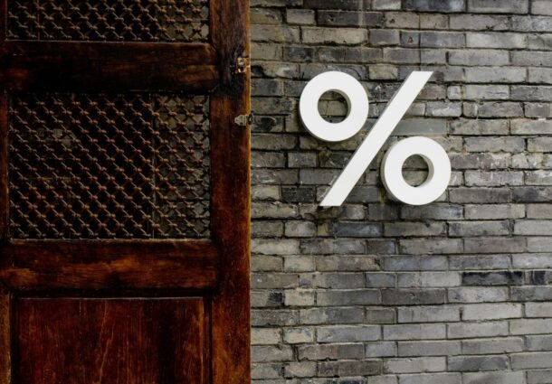 Levantamento de intenção de consumo realizado em Porto Alegre registrou queda de 2,5% em relação a dezembro de 2025 e retração de 22,8% na comparação interanual