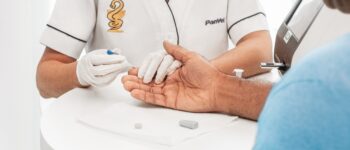 Azia frequente não é normal: exame ajuda a identificar gastrite causada por bactéria