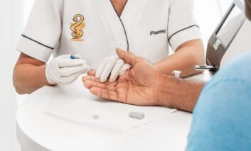 Azia frequente não é normal: exame ajuda a identificar gastrite causada por bactéria