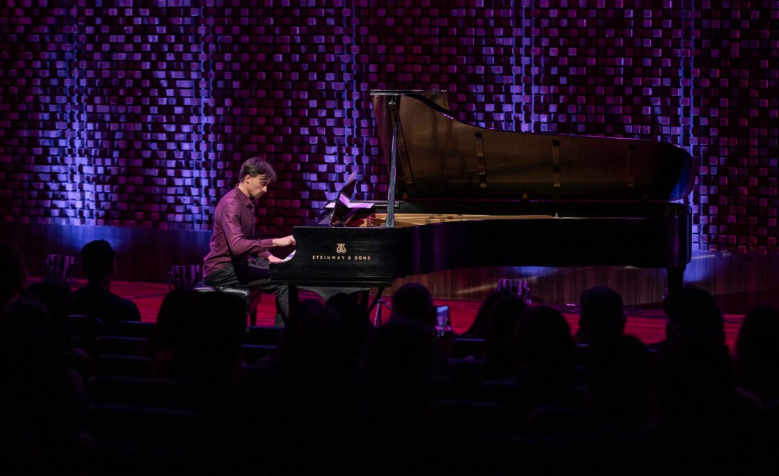 Bruno Hrabovsky apresenta releituras de todos os álbuns de estúdio do Pink Floyd em concerto de piano em Porto Alegre