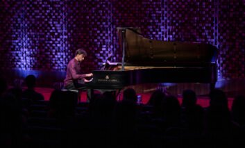 Bruno Hrabovsky apresenta releituras de todos os álbuns de estúdio do Pink Floyd em concerto de piano em Porto Alegre