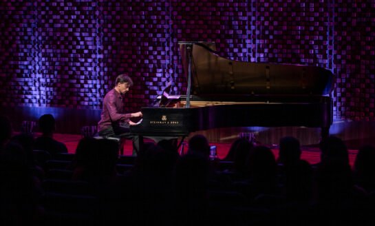 Bruno Hrabovsky apresenta releituras de todos os álbuns de estúdio do Pink Floyd em concerto de piano em Porto Alegre