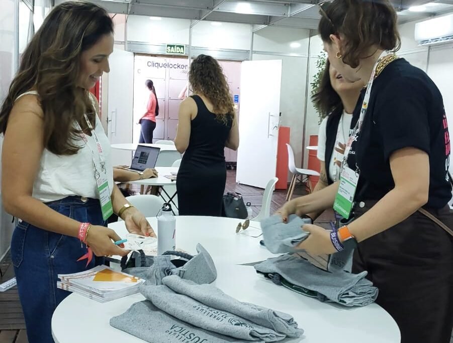 DO RESÍDUO À RENDA, COM AS PESSOAS NO CENTRO