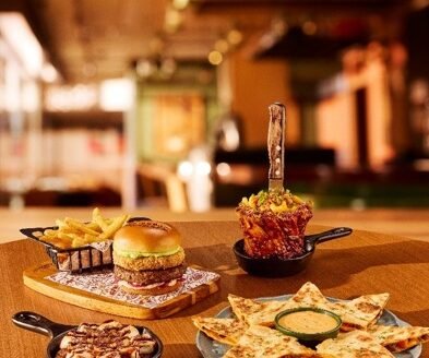 Outback atende pedidos dos consumidores e traz clássicos de volta em campanha com Dani Calabresa