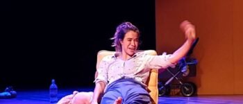 Sucesso de público estrelado por Miá Mello chega a Porto Alegre dia 12 de abril