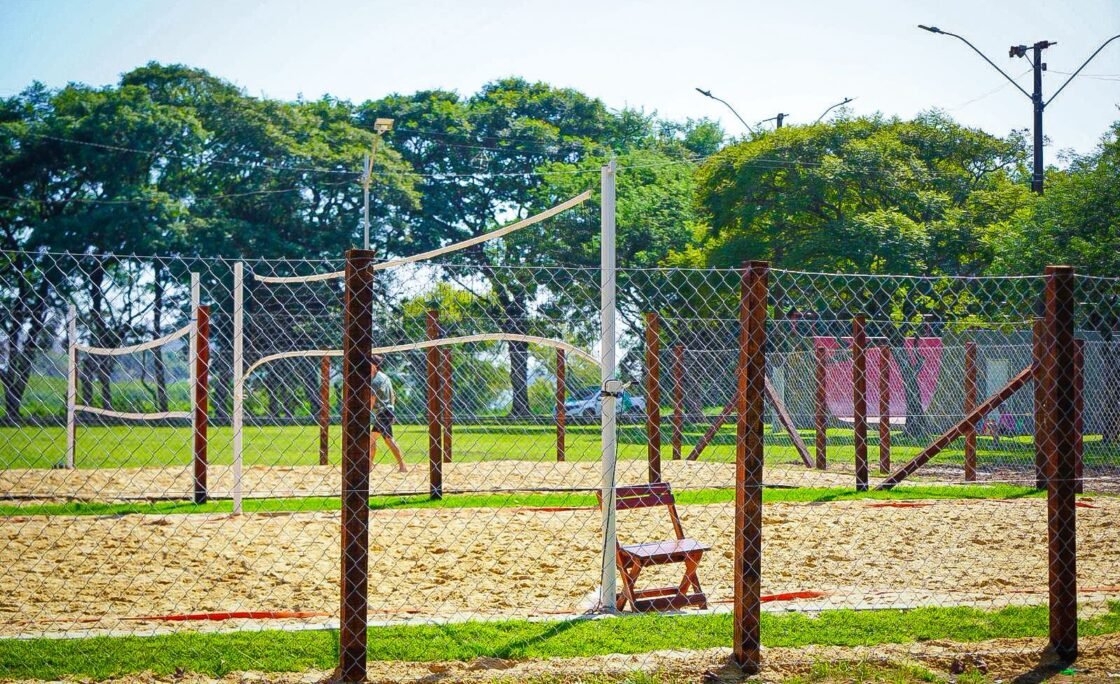 Guaíba amplia áreas esportivas com novas quadras de areia
