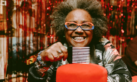 Uma das maiores representantes da música negra brasileira, Sandra Sá vai retornar a Porto Alegre