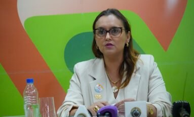 Claudinha Jardim toma posse como prefeita de Guaíba